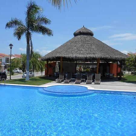 ヌエボ・バジャルタ Tranquila Casa Cerca De La Playaヴィラ エクステリア 写真